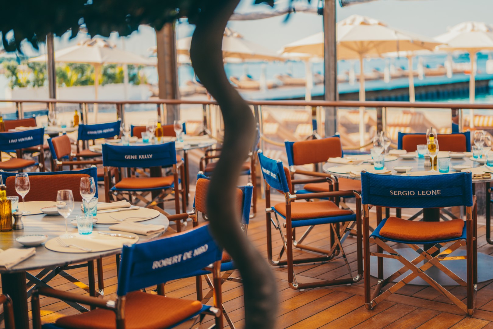 Restaurant en terrasse sur la plage de l’Hôtel Martinez Cannes