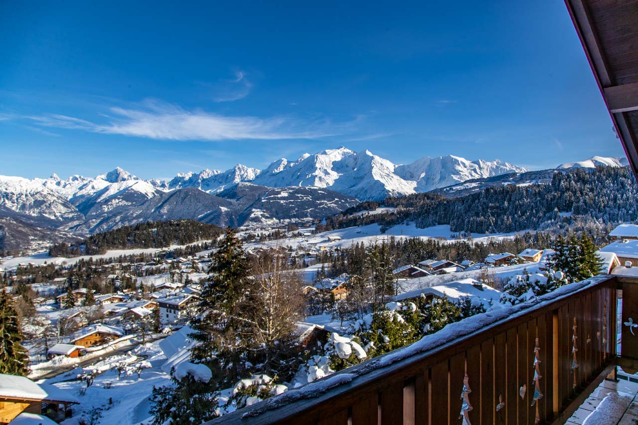 Le Chalet les Rhodos offre une vue sur le Mont Blanc