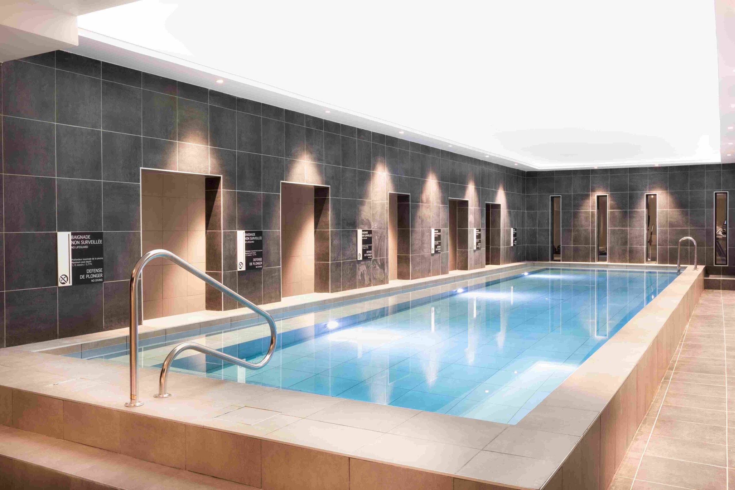 piscine intérieure hôtel du roi