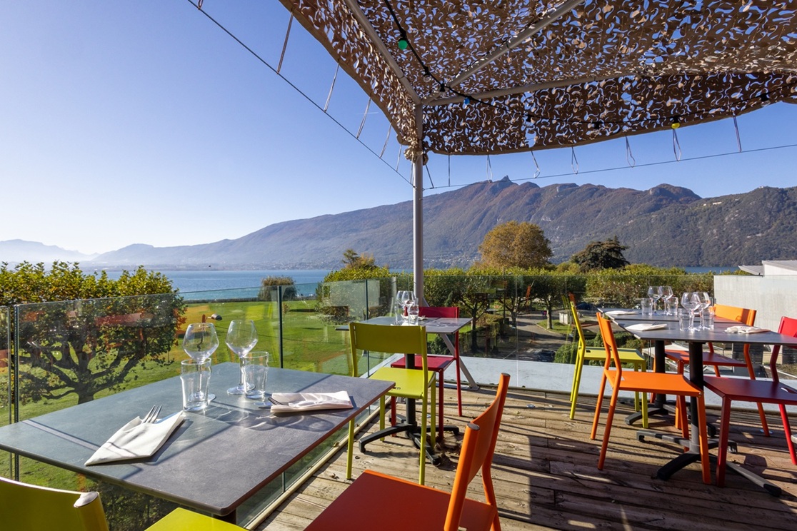 Terrasse aménagée du Best Western Aquakub