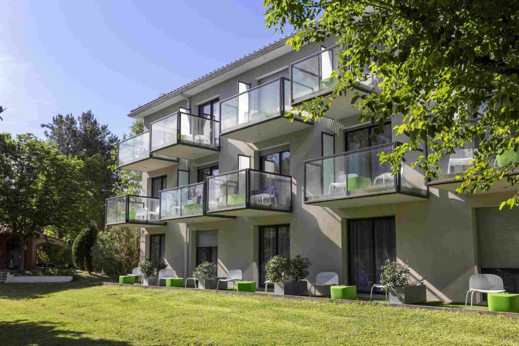 Vue extérieure du domaine.