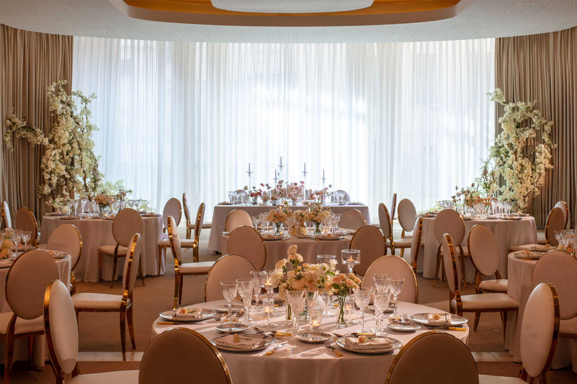 Salle de réception élégante à l’Anantara Plaza Nice Hotel
