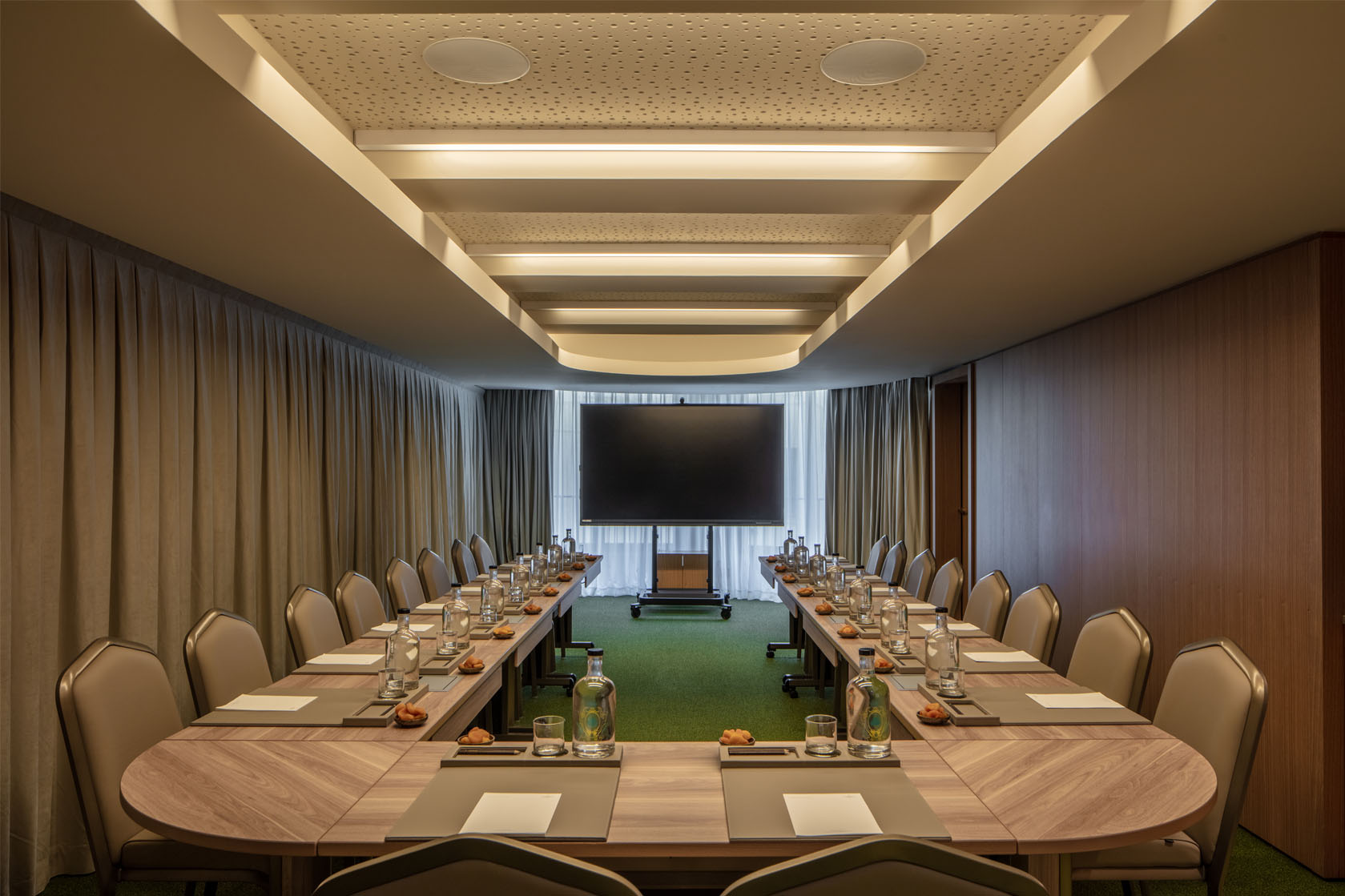 Salle de conférence modulable à l’Anantara Plaza Nice Hotel