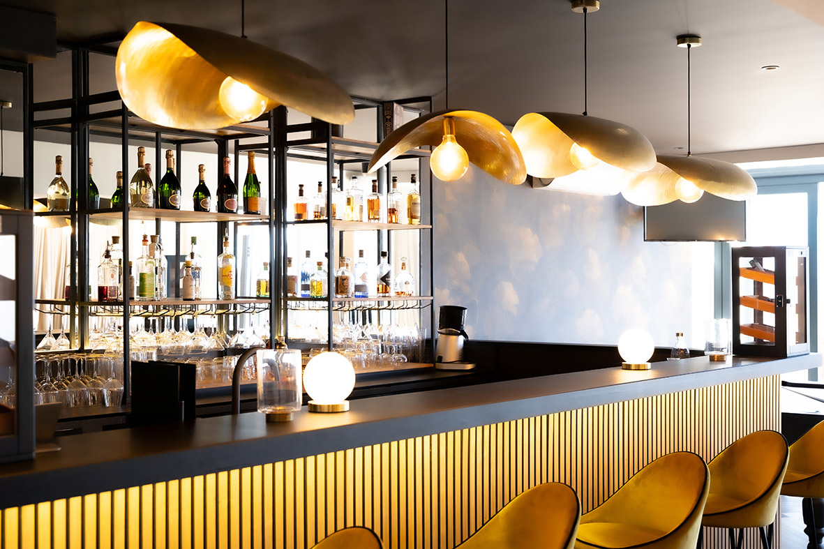 Bar élégant de l’Hôtel Mar i Cel avec ambiance moderne
