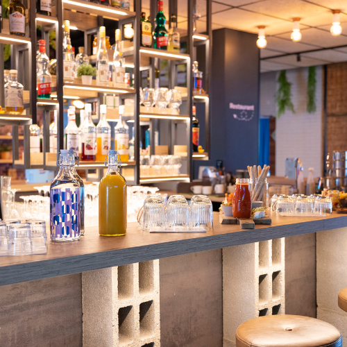 Bar moderne et lumineux à l’Ibis Styles Palais des Congrès