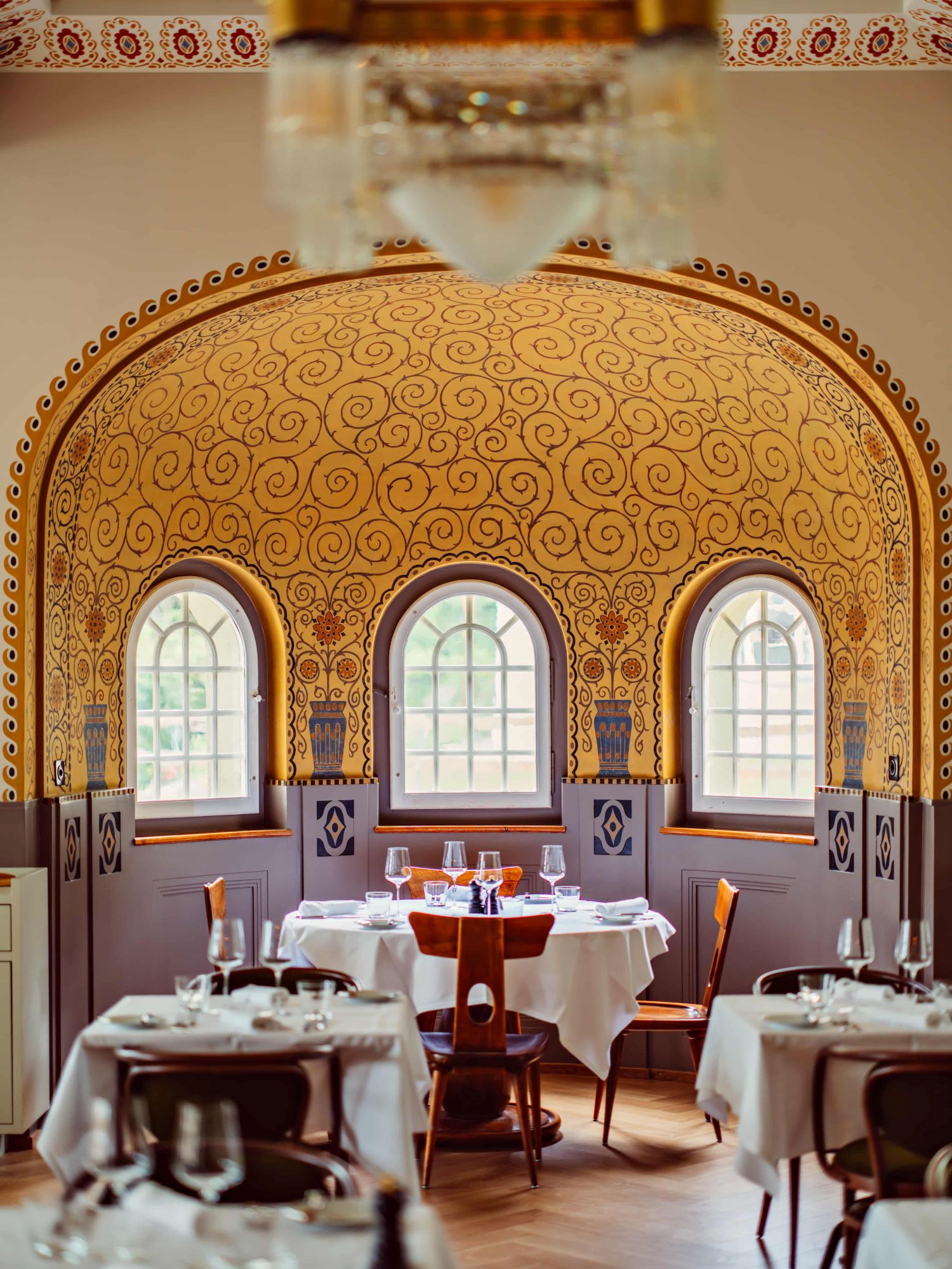 restaurant Belvédère Wengen décoration alpine élégante