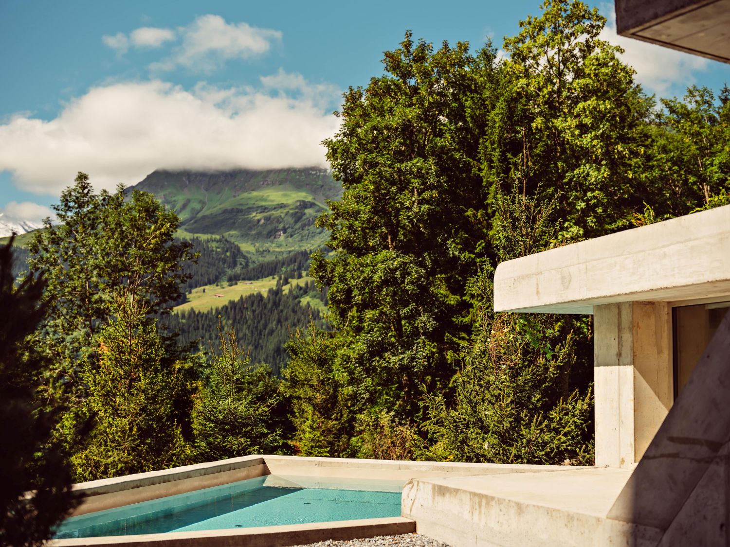 piscine Belvédère Wengen vue Alpes