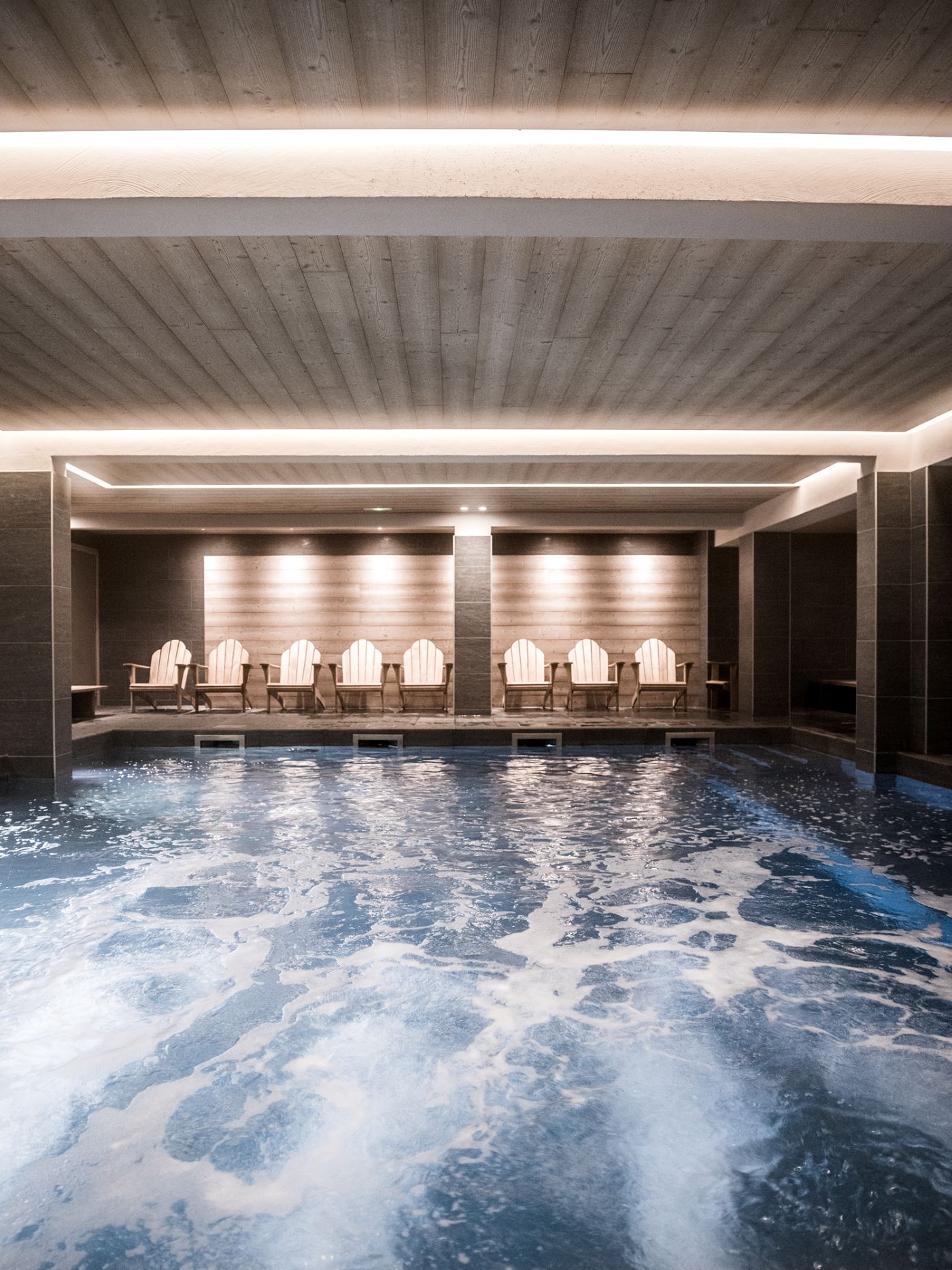 Piscine intérieure chauffée avec espace relaxation