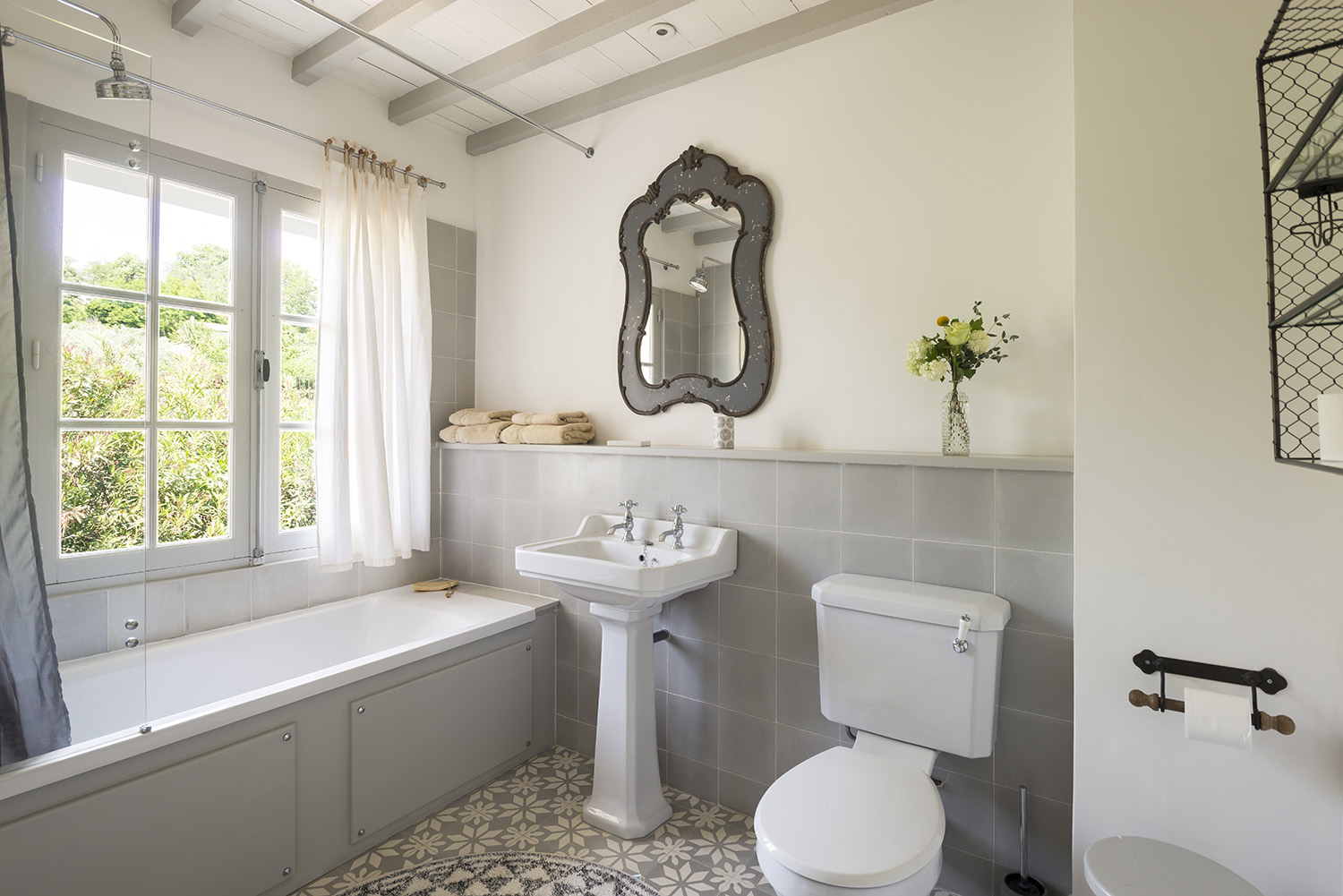 salle de bain d'une chambre au Mas des Oules