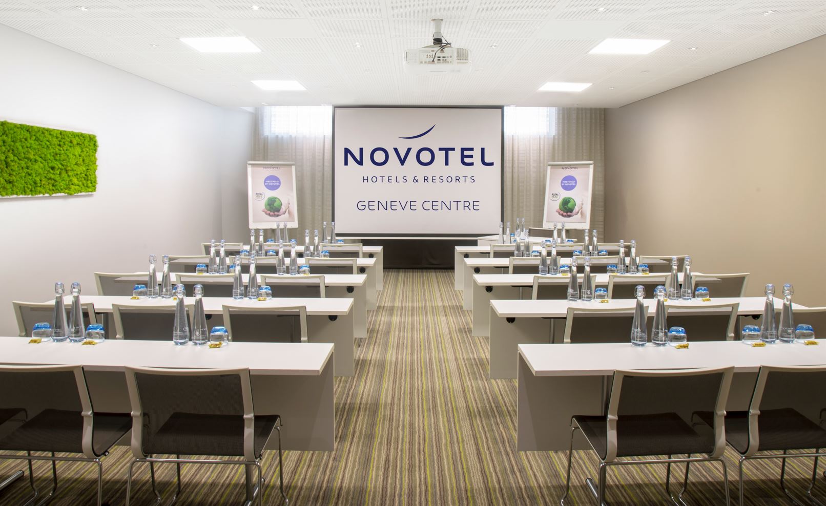 Evènement d'entreprise dans la bill room du Novotel Genève Centre