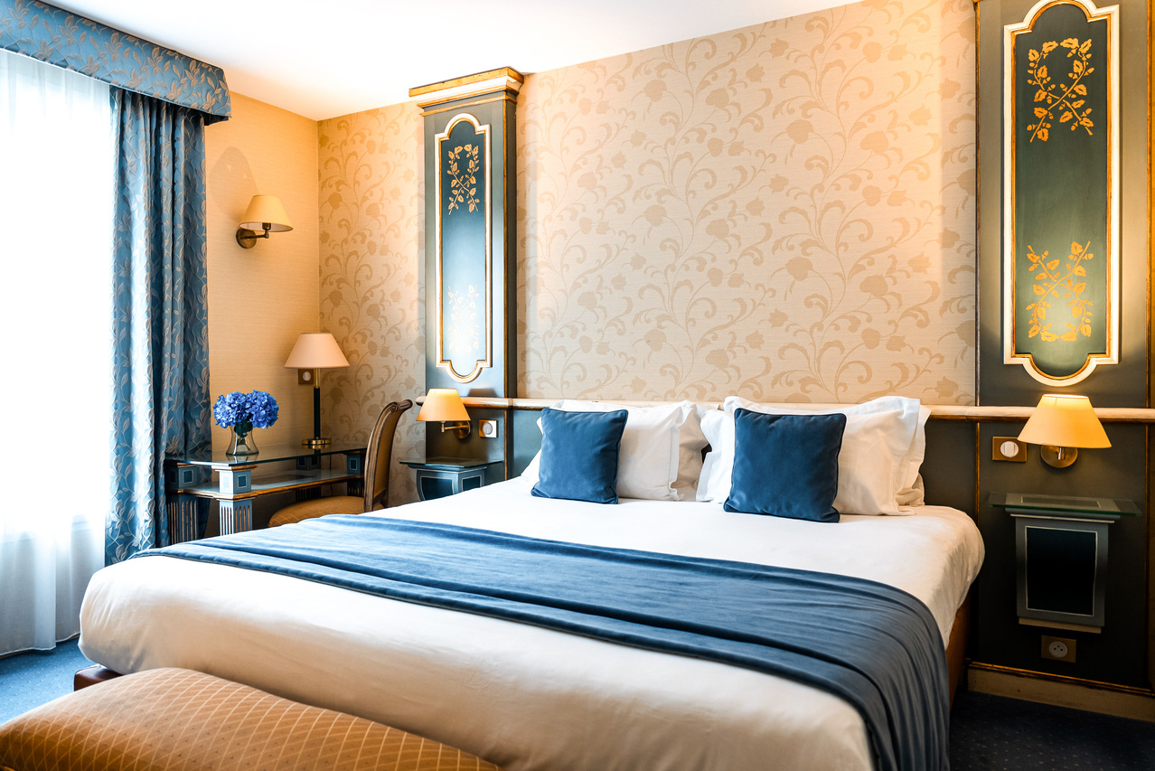 Chambre confortable de la Villa Beaumarchais à Paris