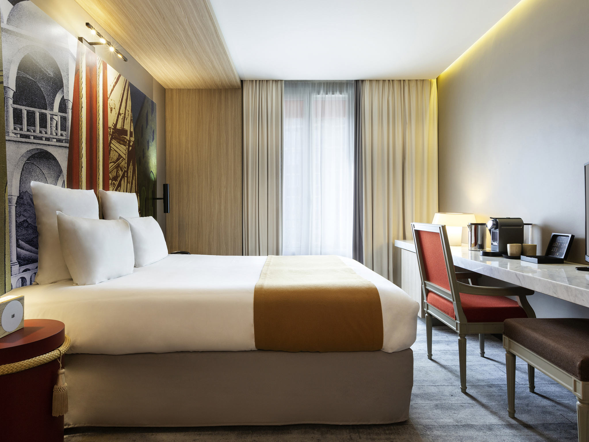 Chambre double moderne à l’Hôtel Mercure Alésia