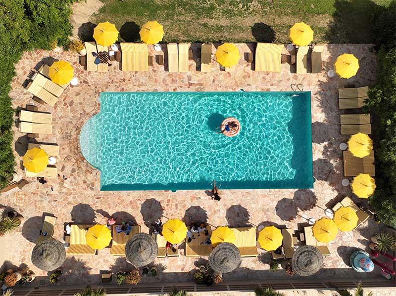Présentation de la piscine de l'hôtel Casarose
