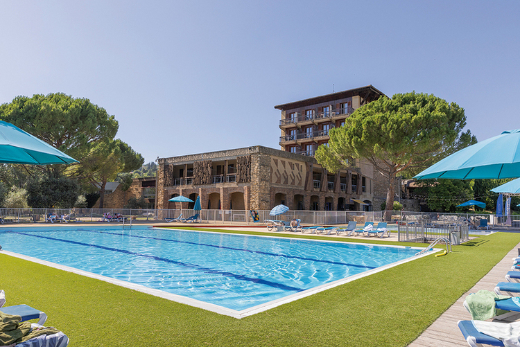 Piscine extérieure du Castel Luberon Vacances Bleues à Apt au cœur du Luberon