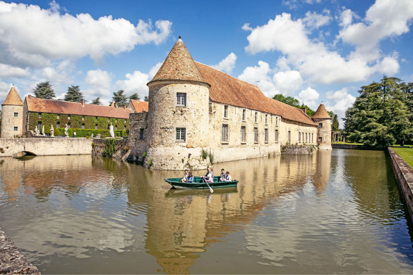 Chateau De Villiers Le Mahieu Les Maisons De Campagne séminaires extérieur douves bateau