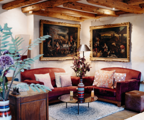 Salon chaleureux aux Chalets du Mont d’Arbois