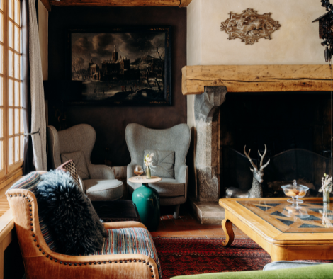 Coin cheminée dans un chalet de luxe à Megève