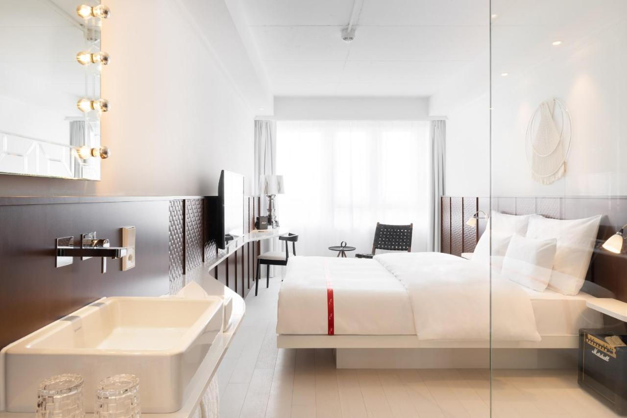 La chambre cosy est moderne et vous permettra de vous reposer lors de votre séjour d'affaire à Genève