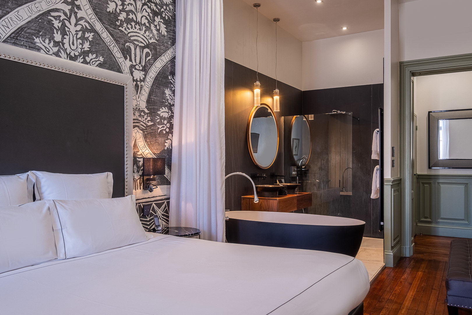 Chambre Prestige avec baignoire – Le Palais Gallien Bordeaux