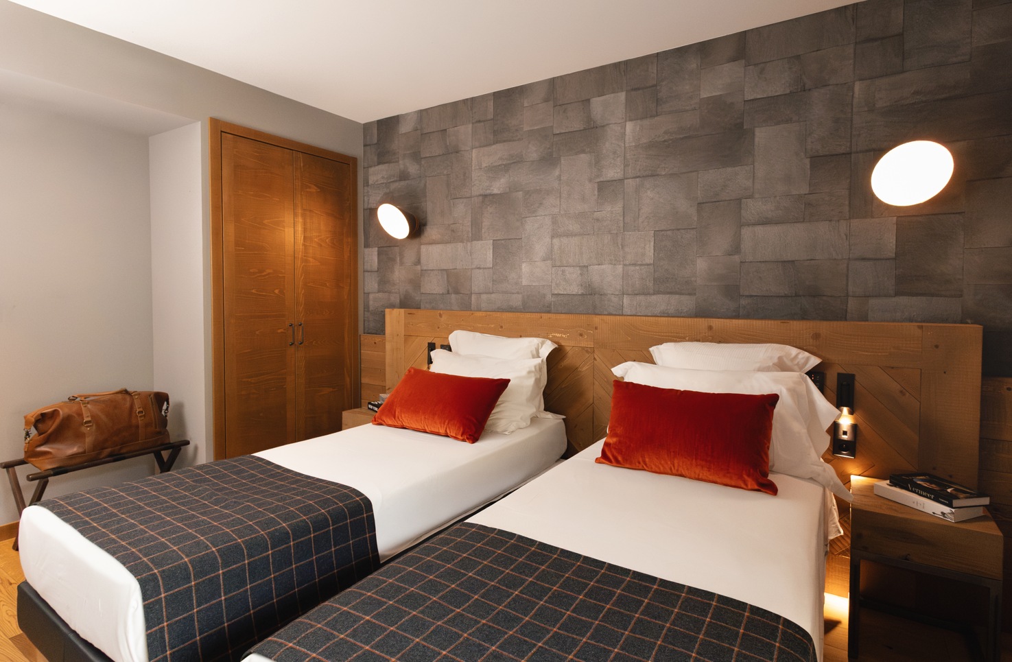 Piscine extérieure avec vue montagne – Pure Montagne Resort & Spa