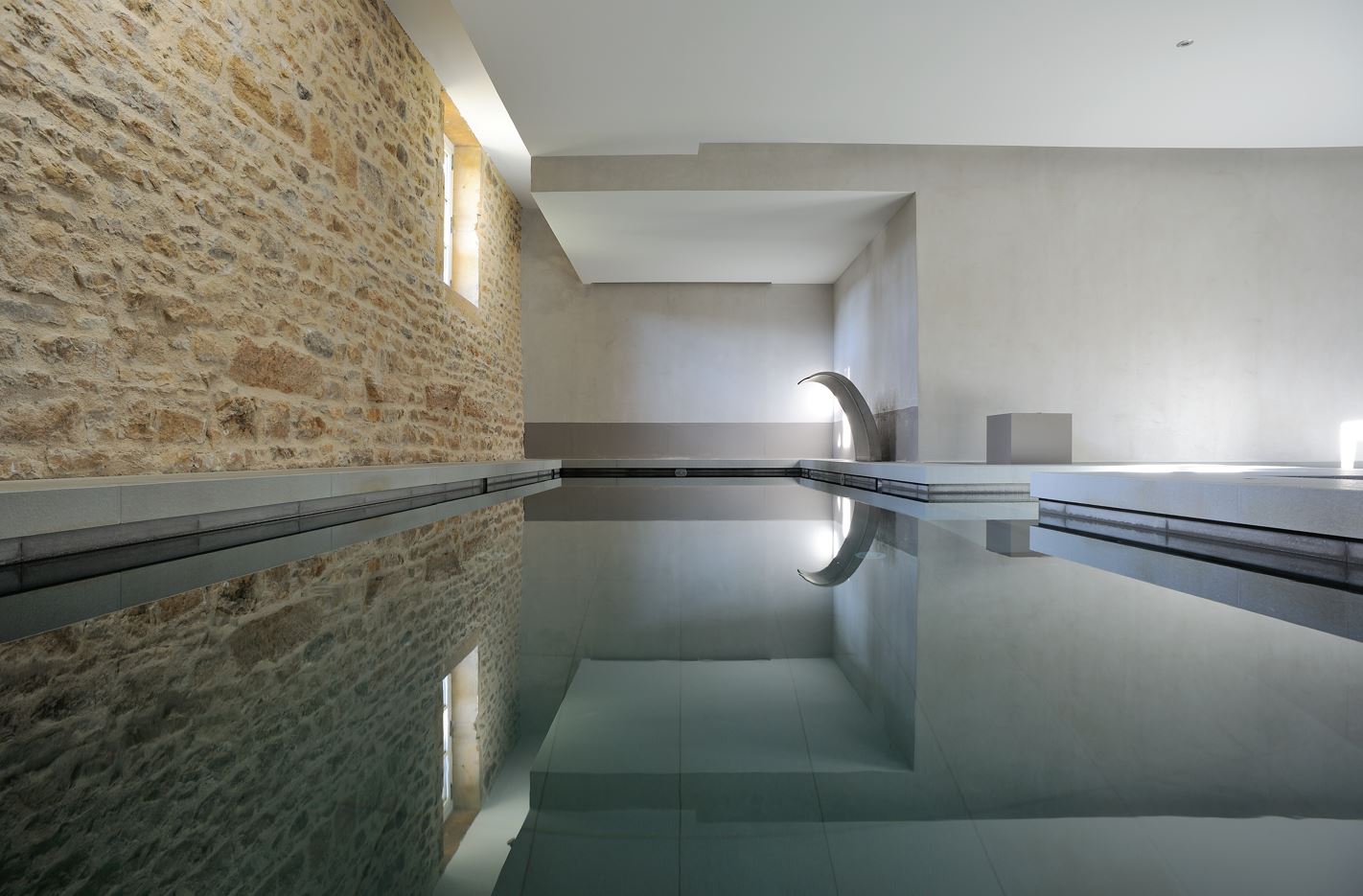 Piscine spa détente intérieur bien être bagnol
