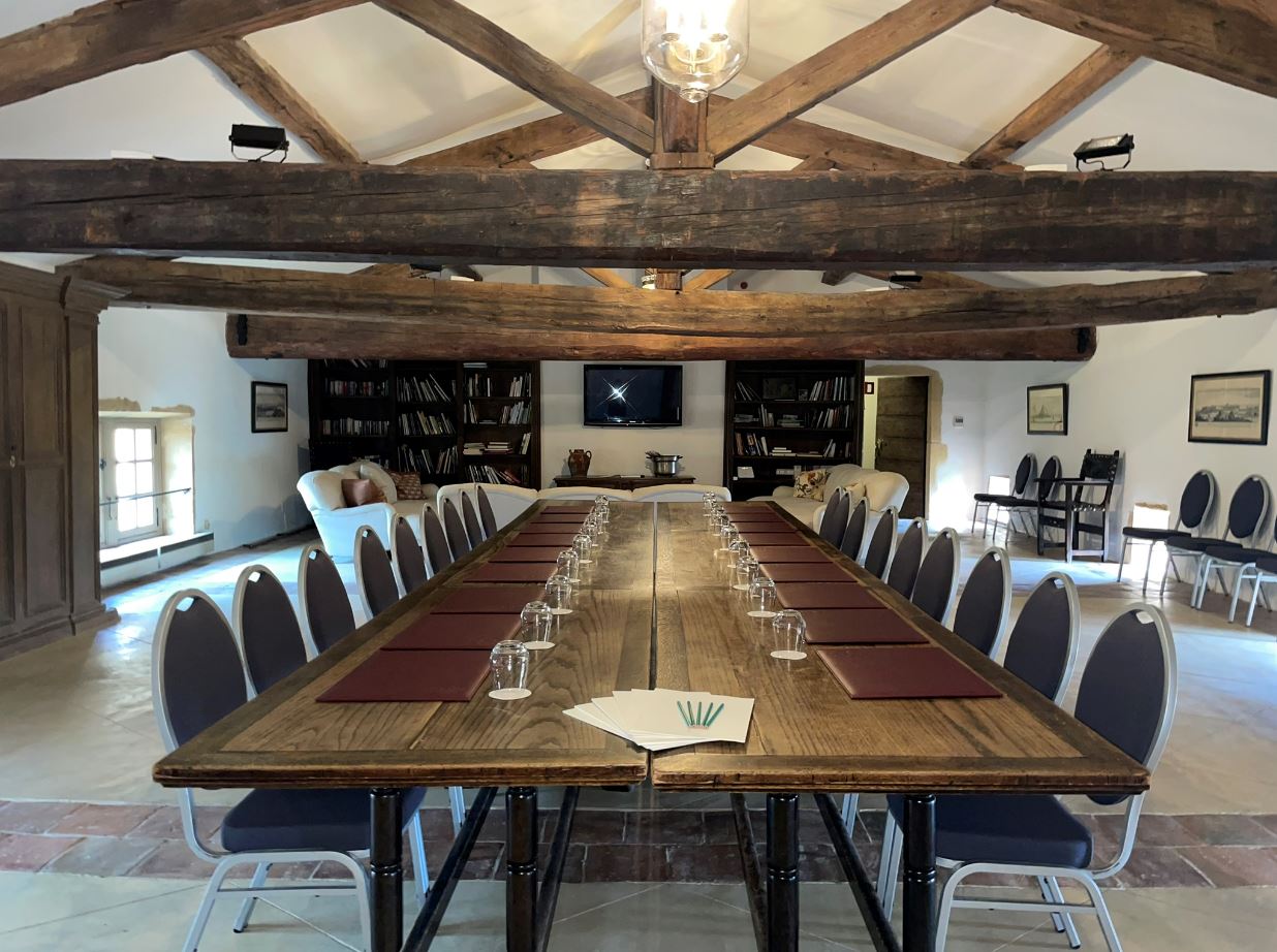Chateau Bagnols Salon Bibliotheque réunion séminaire board comité direction beaujolais