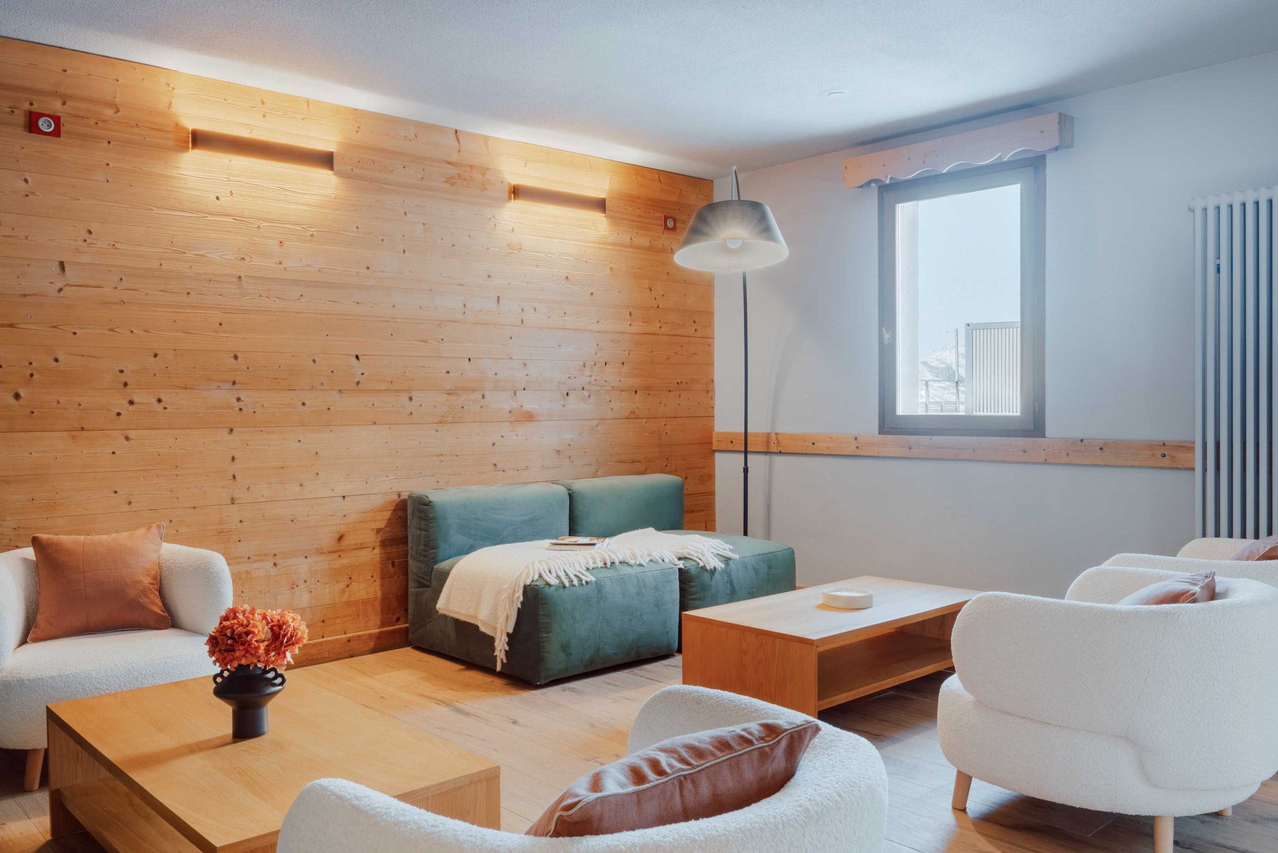 Espace détente moderne à l’Alpeen Hotel aux Belleville