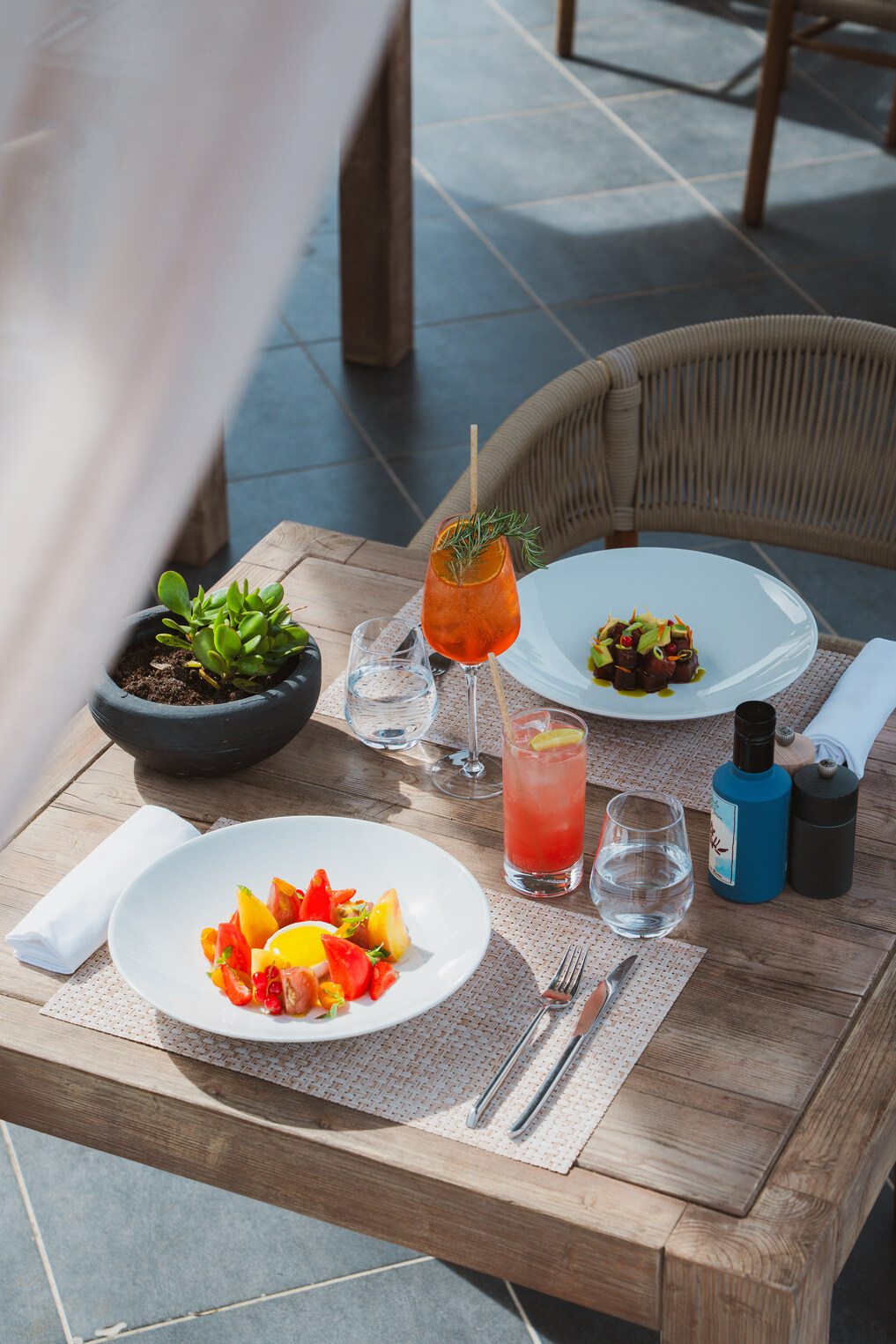 Petit-déjeuner gastronomique servi en chambre au Kube Saint-Tropez