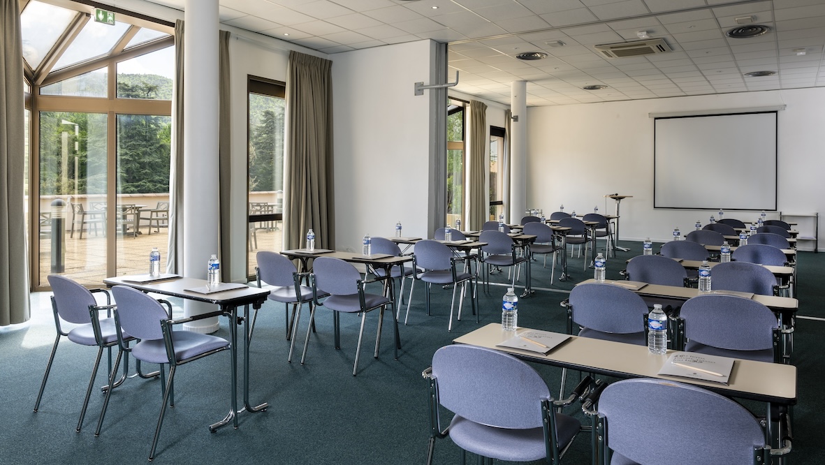 Salle-conférence-Sources-Dieulefit-événementiel-séminaire-Drome