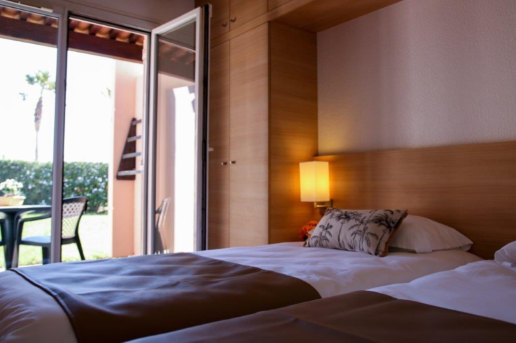 chambre double hôtel Kaliopé confort vue jardin hébergement séminaire