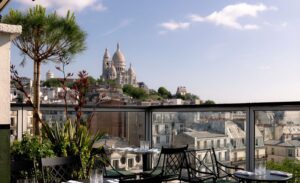 Rooftop avec vue sur les toits de Paris