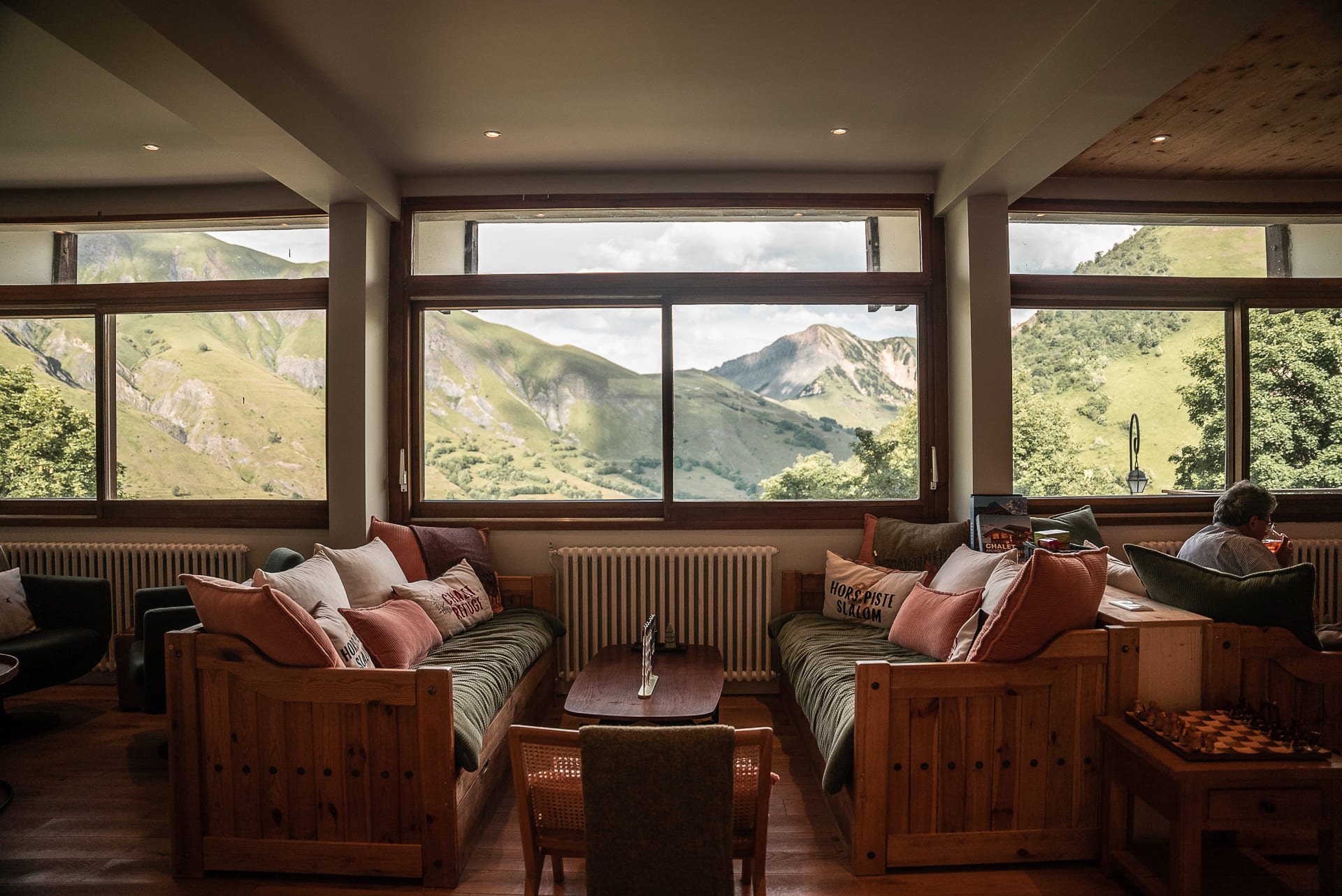 Salon panoramique avec vue sur les montagnes – Les Cèdres, Savoie