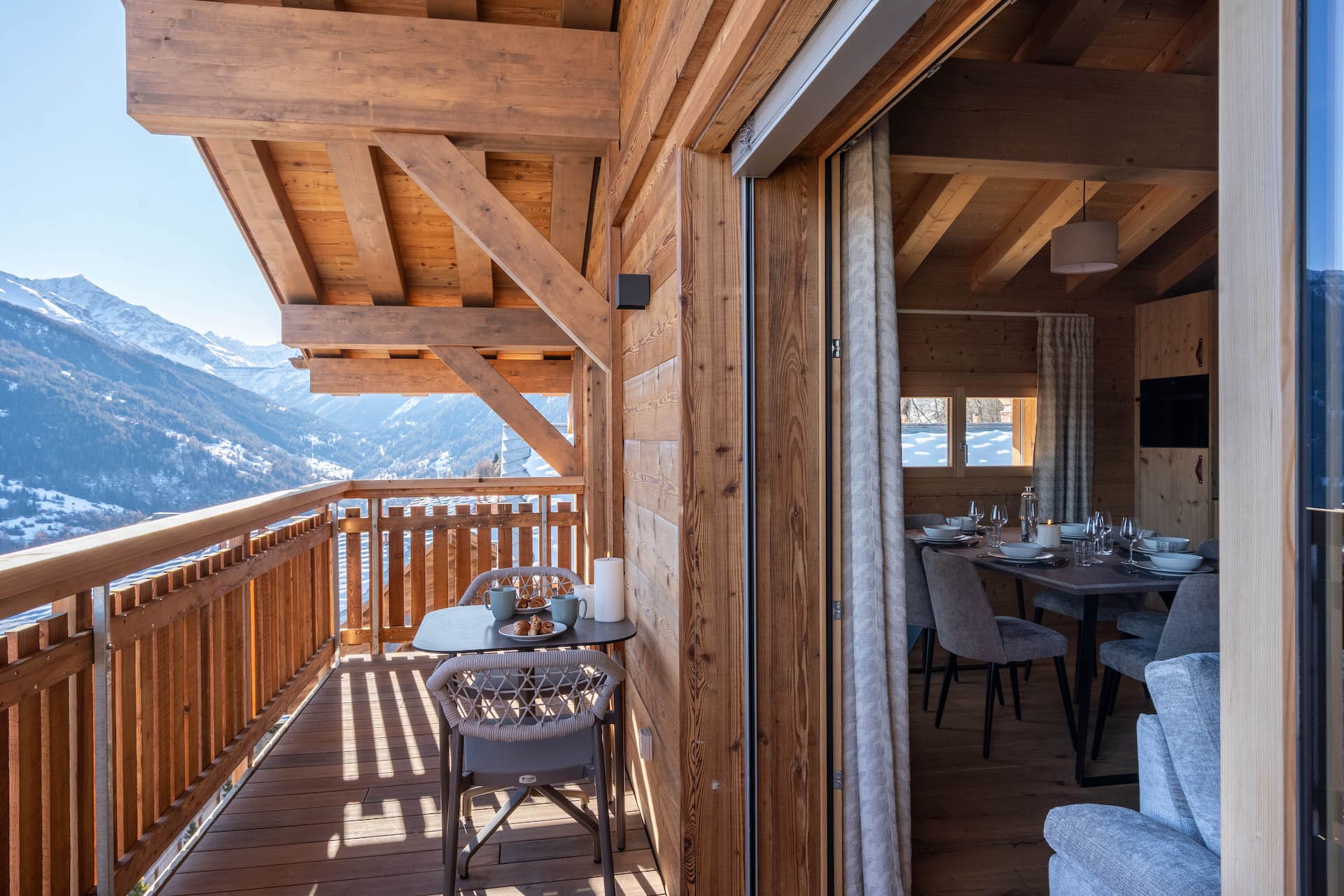 Terrasse en bois du Dent Blanche Resort
