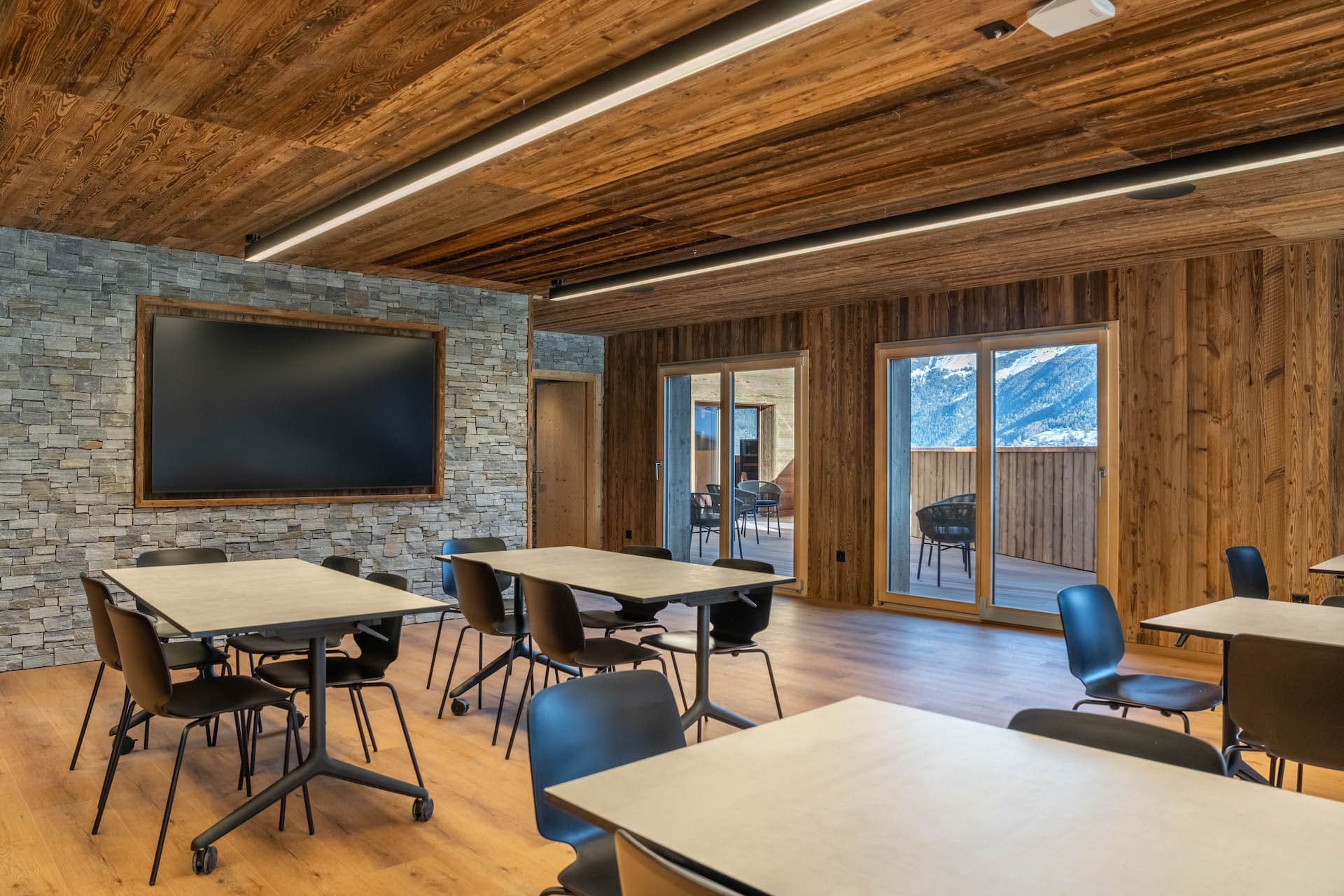 Salle de réunion équipée au Dent Blanche Resort