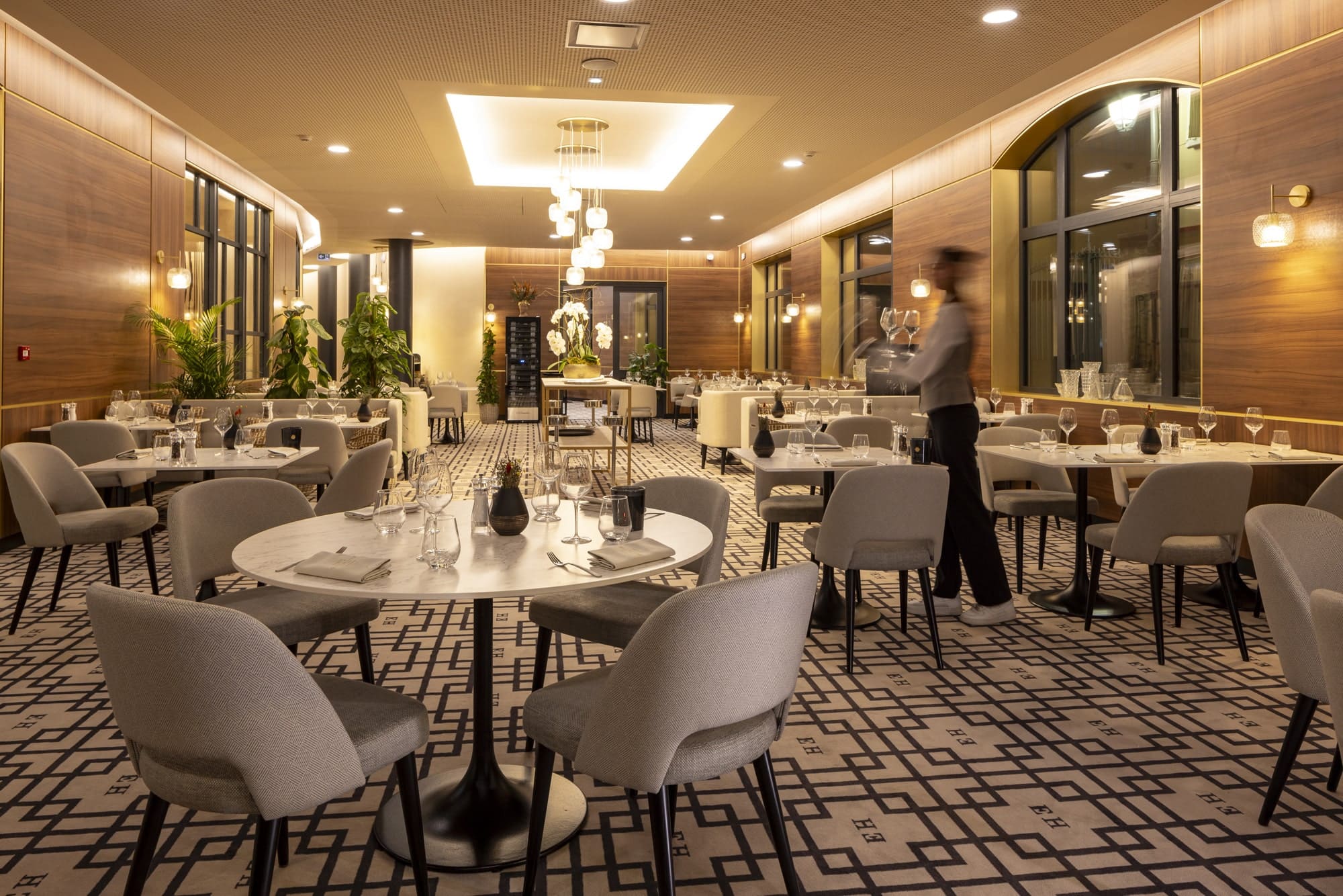 Restaurant raffiné de l’Hôtel Epona à Sens avec service en salle