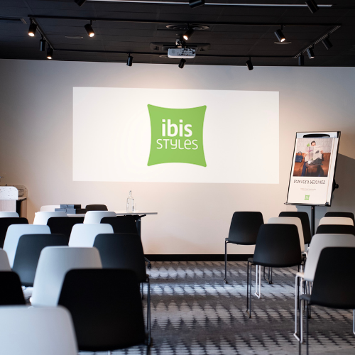 Salle de séminaire équipée – Ibis Styles Palais des Congrès