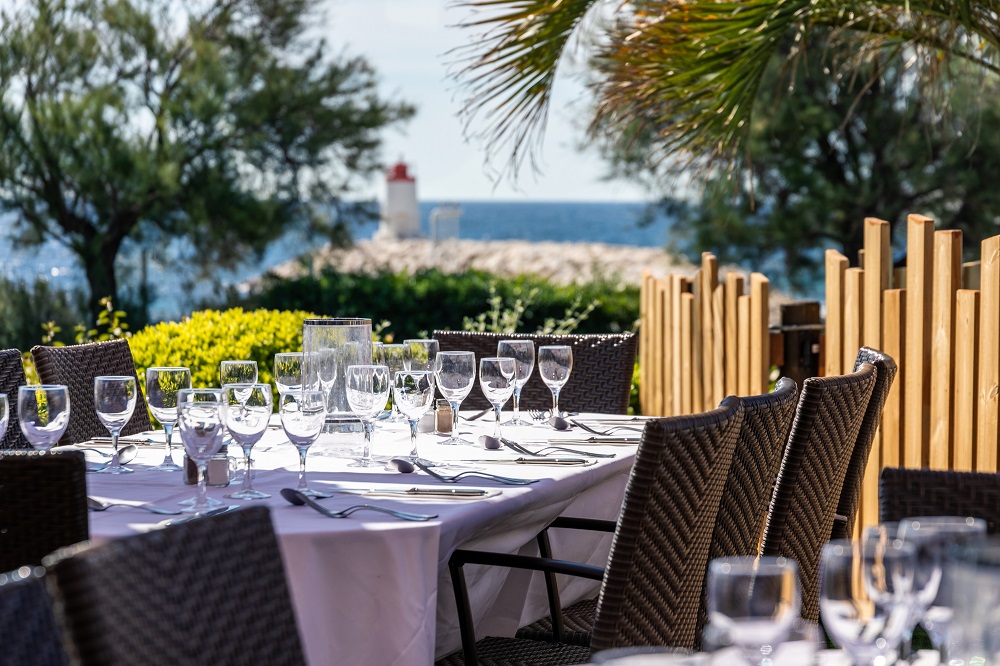 Présentation de la terrasse du restaurant de l'hôtel Paradou