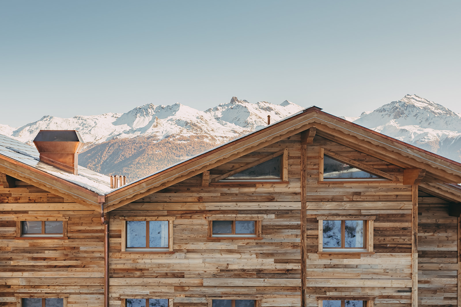 Eringer facade hotel montagne chalet suisse