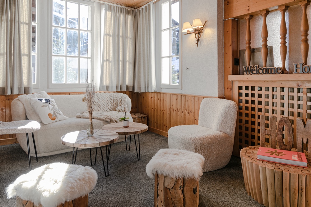 Hall lumineux et décoré du Chalet d’Antoine