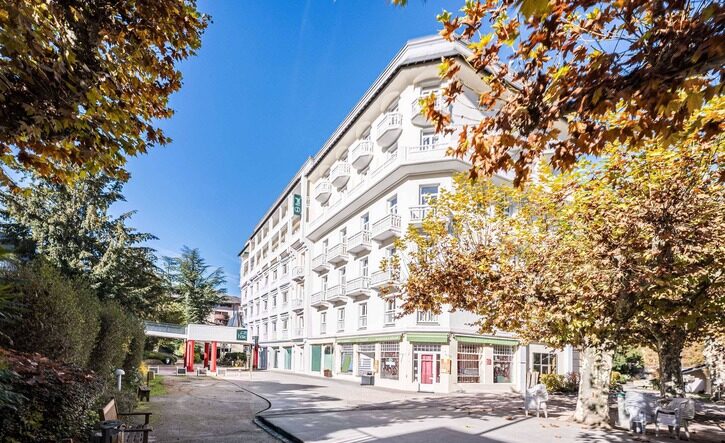 B&B HOME Brides-les-Bains – Façade de l’hôtel