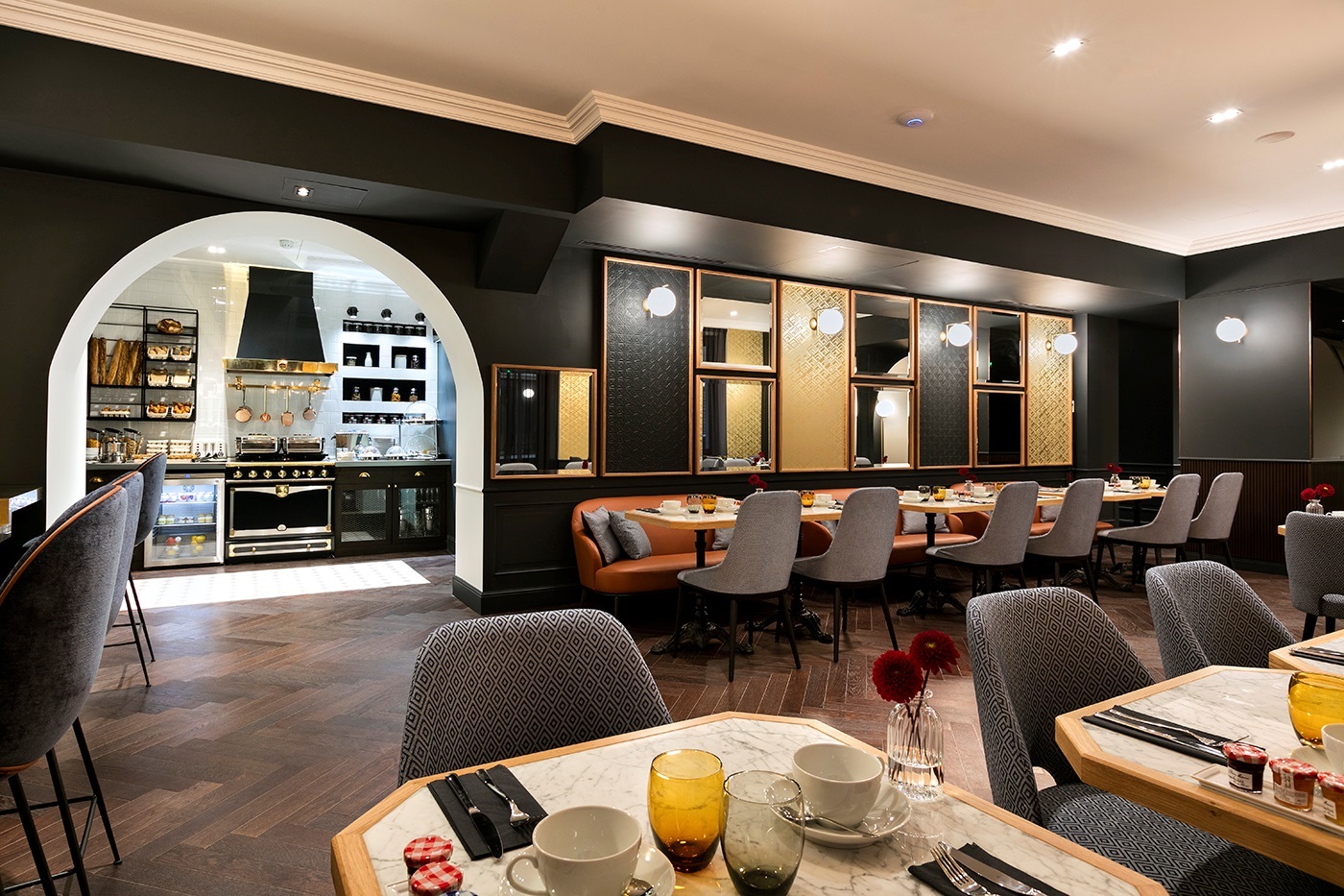 Salon lounge élégant à l’Hôtel Square Louvois
