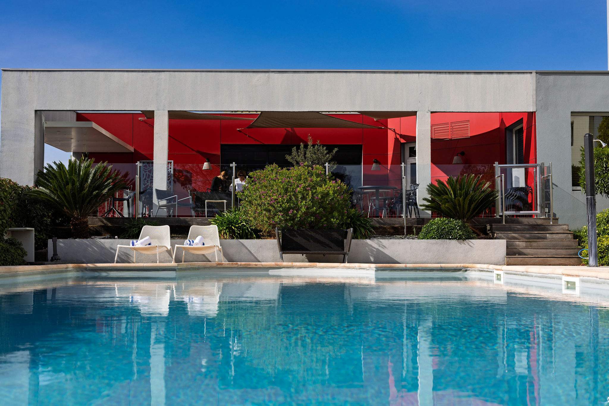 Piscine extérieure de l’Hôtel Ibis Toulon La Valette