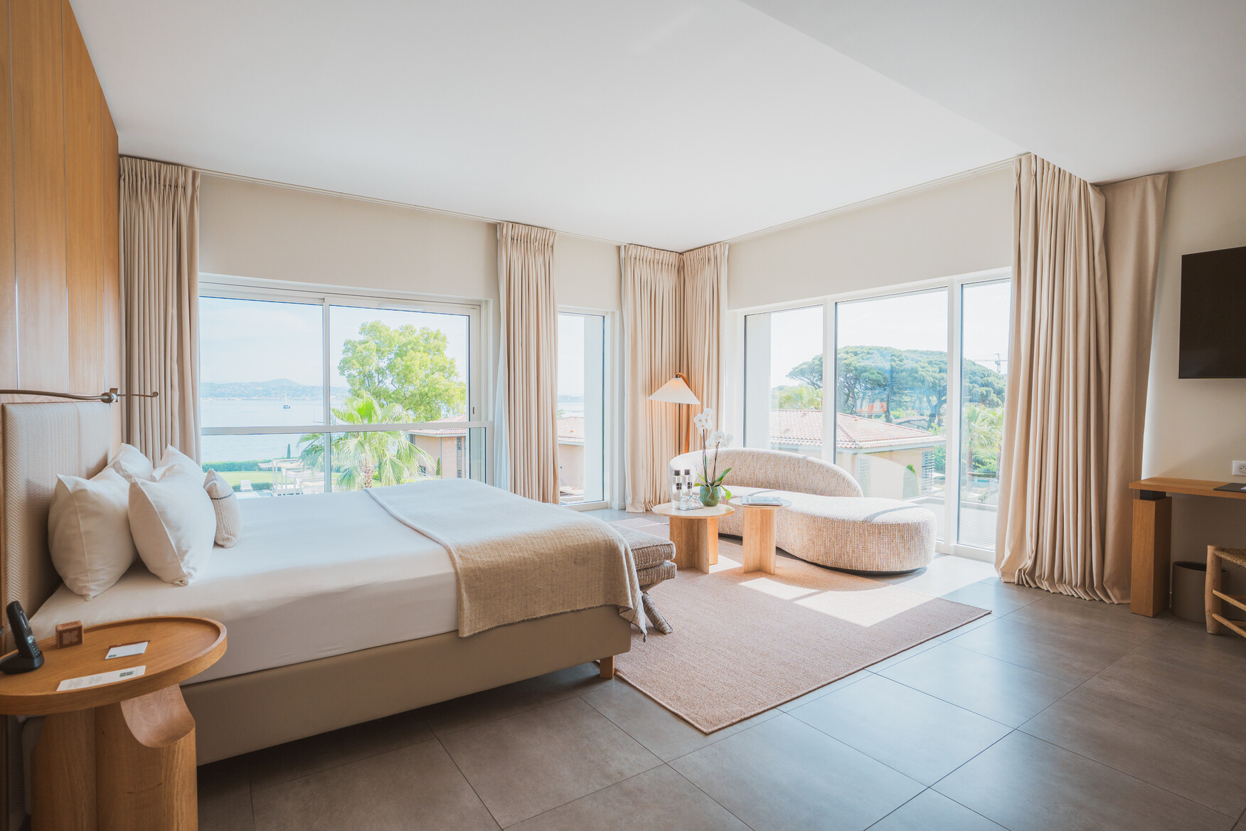 Suite spacieuse et design au Kube Saint-Tropez