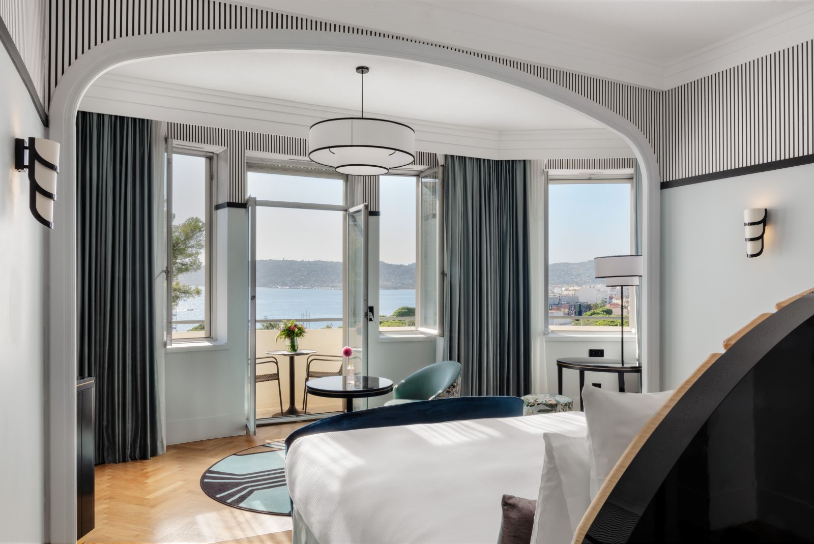Chambre lumineuse avec vue sur la mer au 1932 Hôtel & Spa
