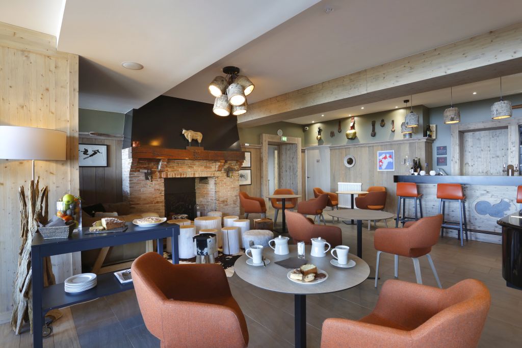 La Mainaz – Bar lounge & cheminée, moments conviviaux après réunion