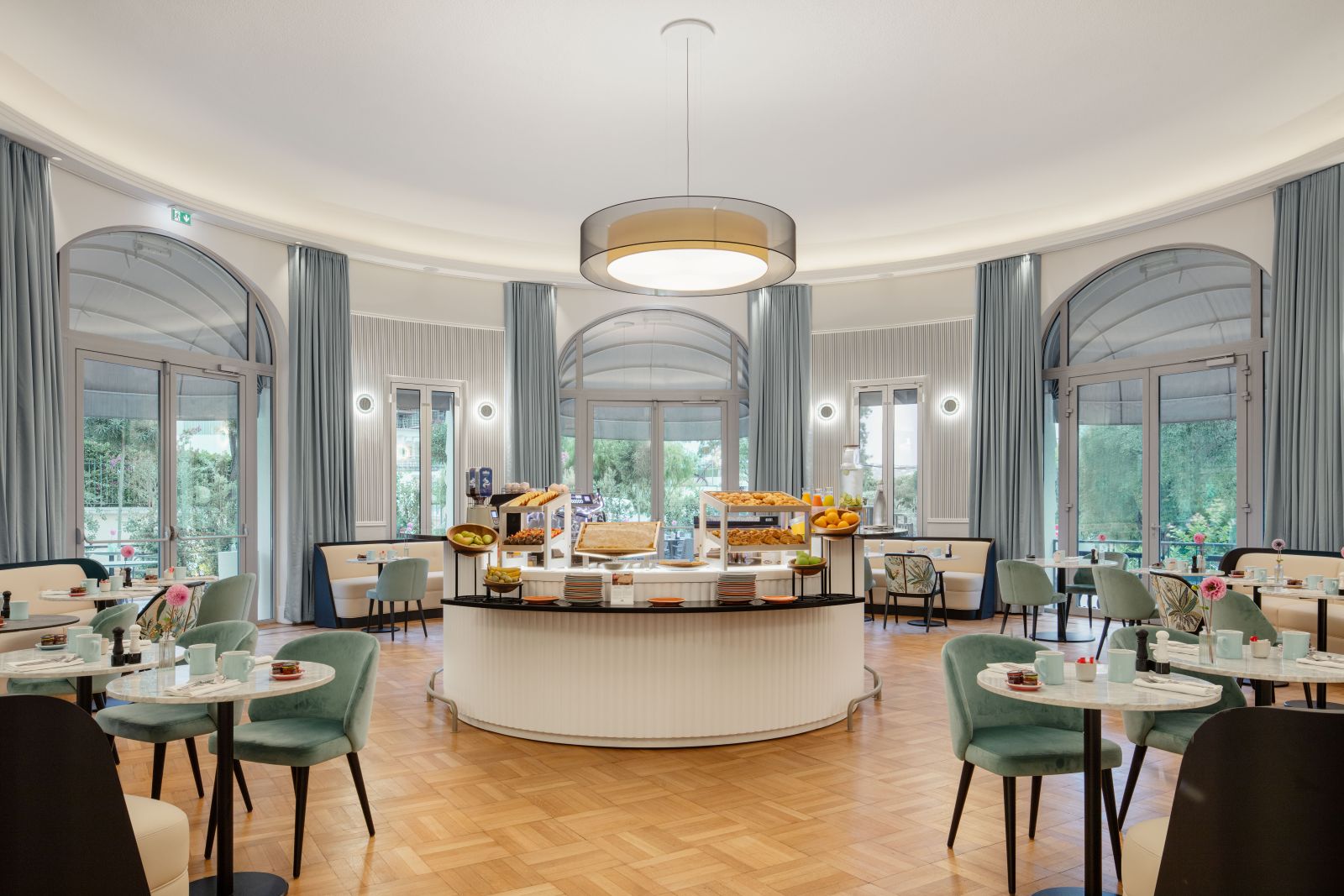 Salle de restaurant design au 1932 Hôtel & Spa