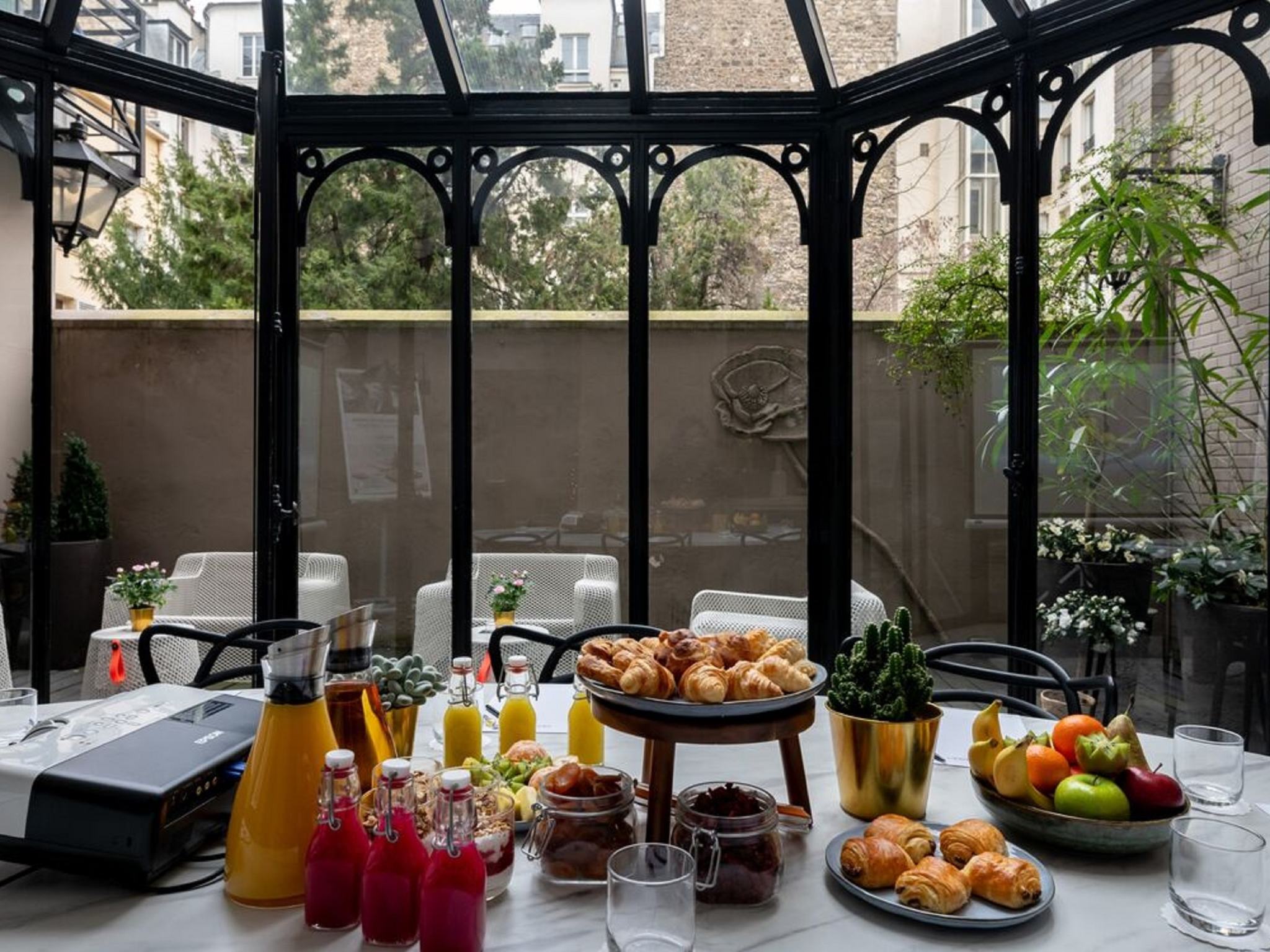 Terrasse petit-déjeuner à l’Hôtel Mercure Alésia