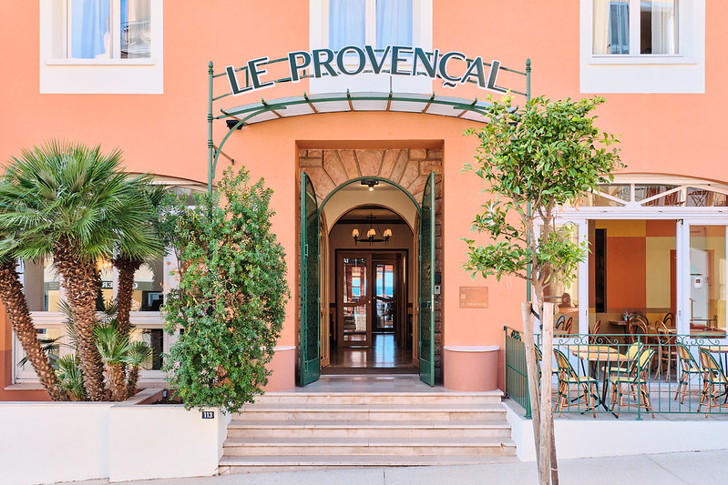 Façade de l’hôtel Le Provençal à Giens