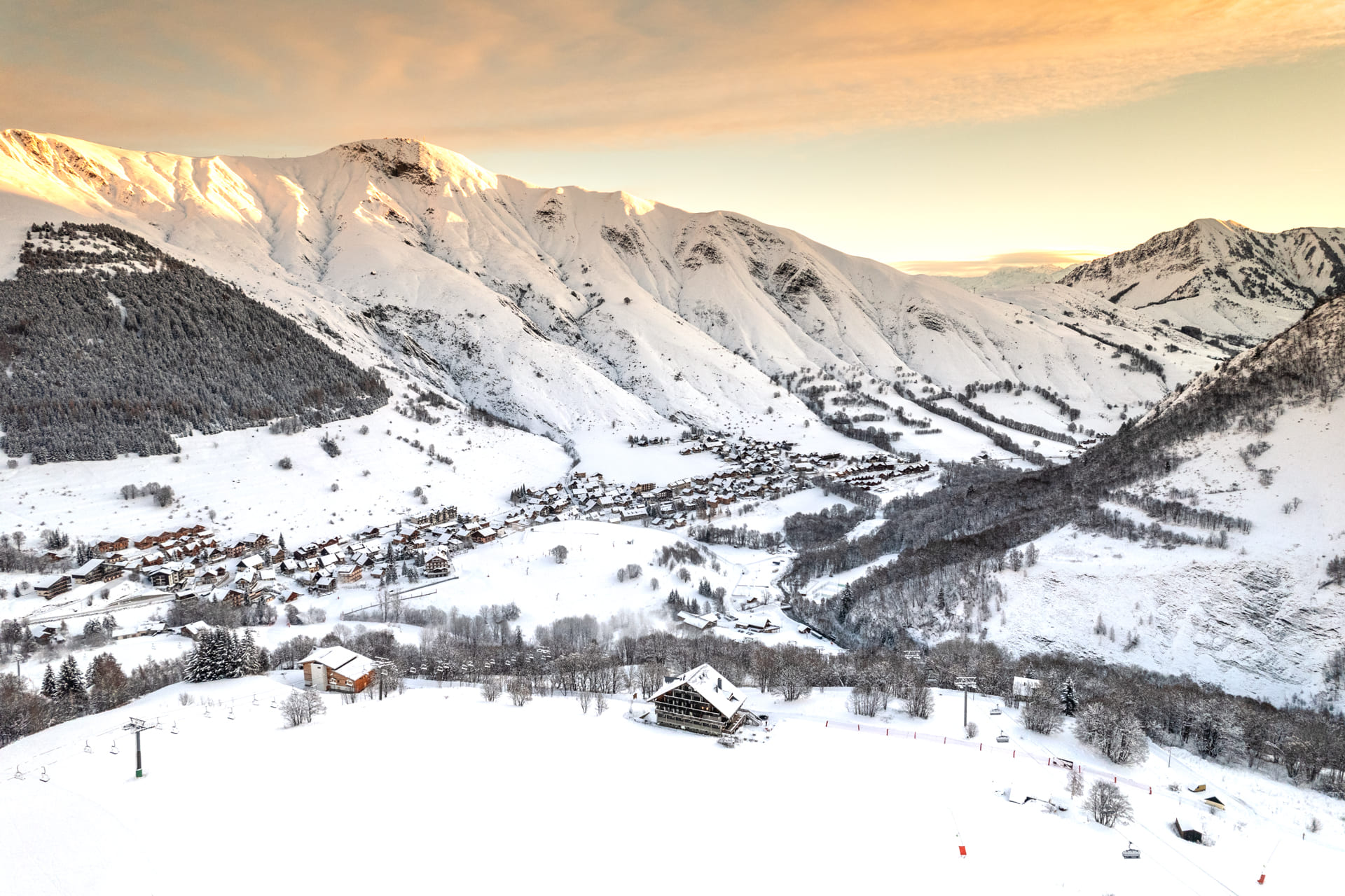 Panorama hivernal sur la vallée enneigée – Les Cèdres