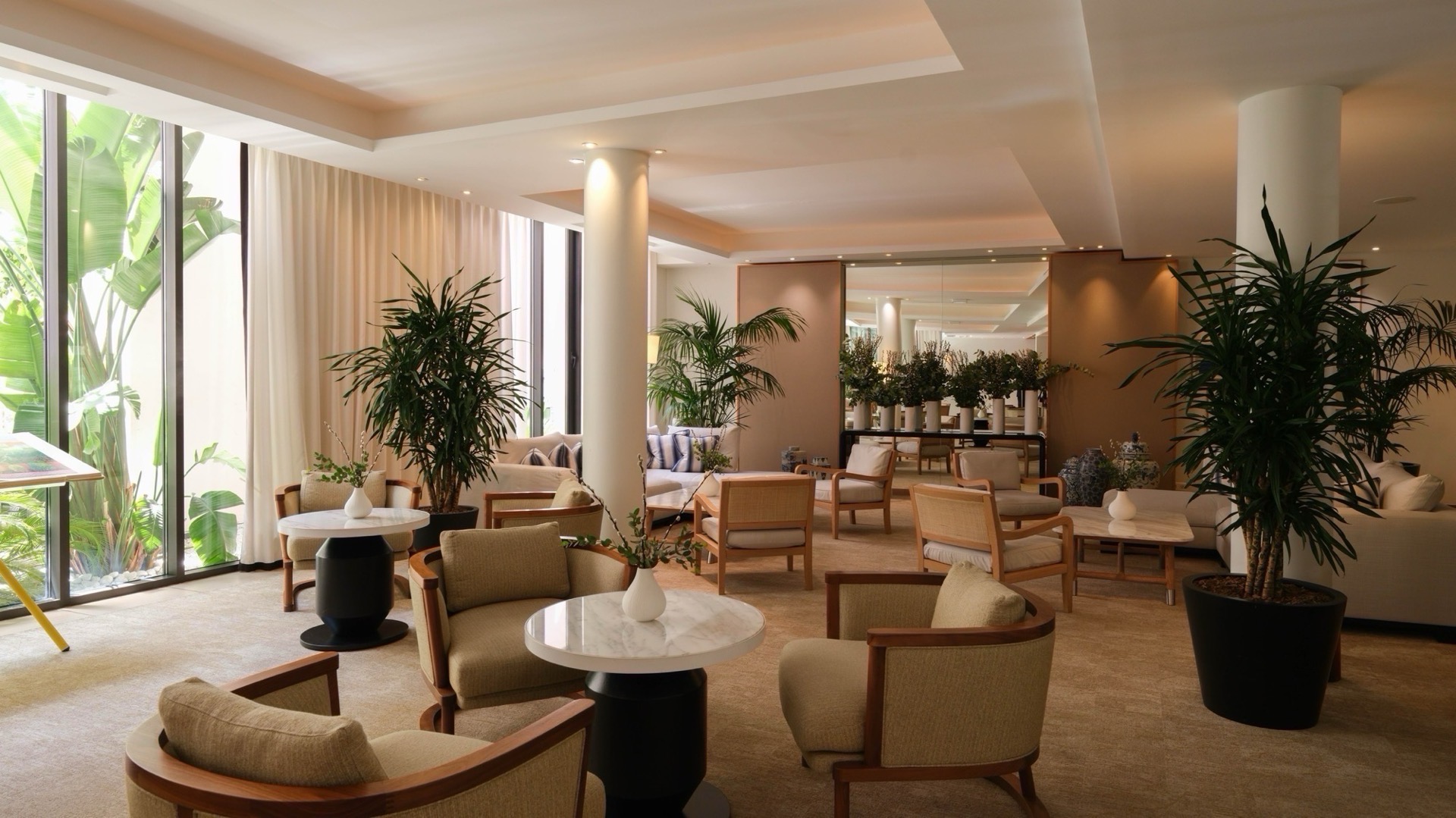 Salon élégant du Five Seas Hotel Cannes